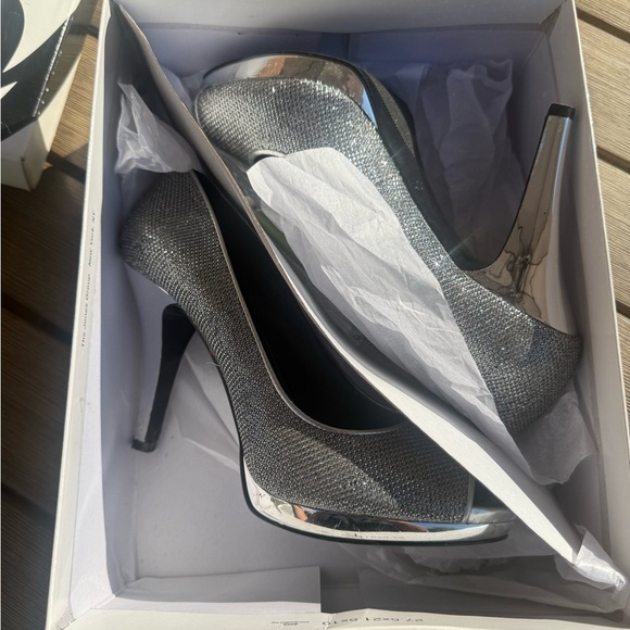 Nine West Dannee Silver Glitter Platform Pumps Heels - Picture 3 of 6